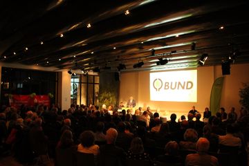 Ein Rückblick über die letzten 40 Jahre BUND Konstanz wurde in der eindrücklichen Diashow vermittelt